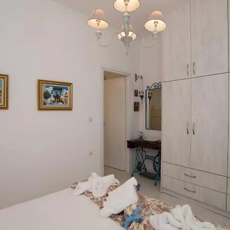 Lovely House Infront Of The In Molos Apartment *